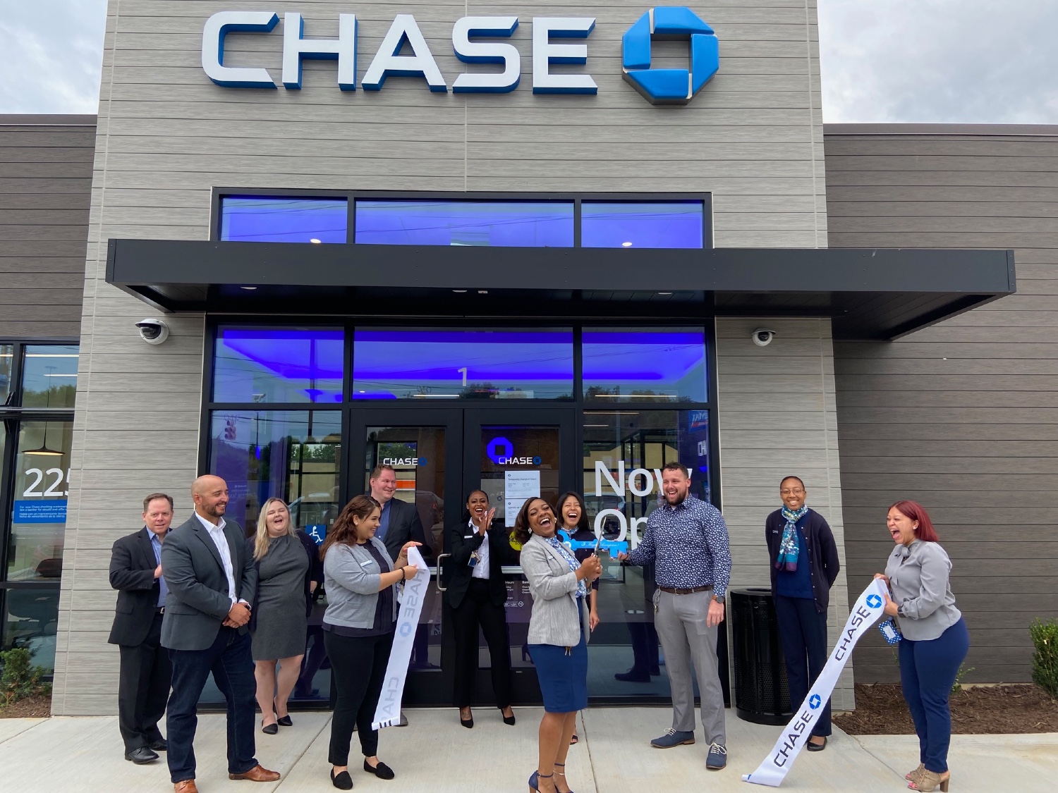 JPMorgan Chase Market Director Alfonso Hernandez (front left) looks on as associates cut the ribbon on the company's newest South Carolina branch in the high-density Hispanic community of Berea. (Photo/Provided)