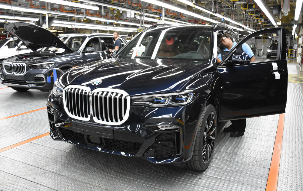 Jackie Watson inspects a new BMW X7 at ??final finish? in assembly. (Photo/Provided)